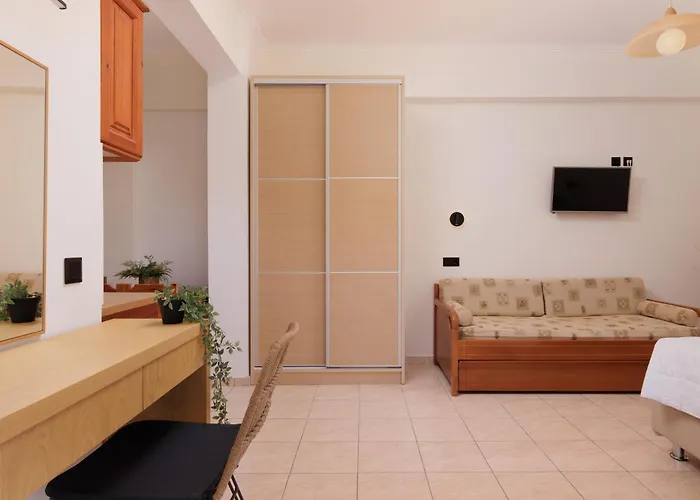 Santos & Appartement Dassia (Corfu)